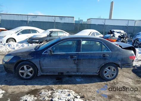 2005 Honda Accord 2.4 Lx из США, поврежденный, VIN 1HGCM56445A072881
